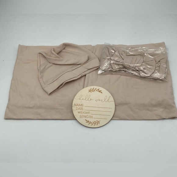 Gender neutral newborn set Beige - Picture 1 of 5